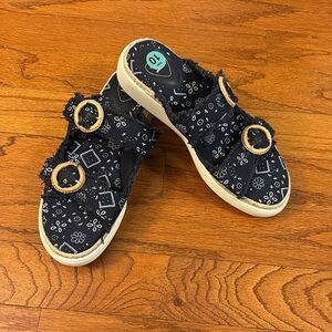 Rocket Dog size 10 platform slide sandal